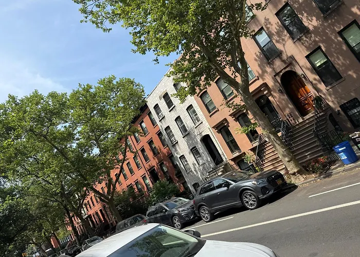 Serene Studio In Brooklyn Heights New York