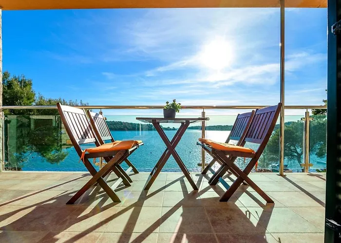 Apartment Villa Magnolia - Kamelia Apartment By Interhome Mali Lošinj