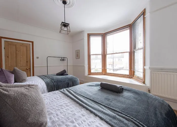 Spacious 2Br Flat In Se6 Sleeps Up To 6 London