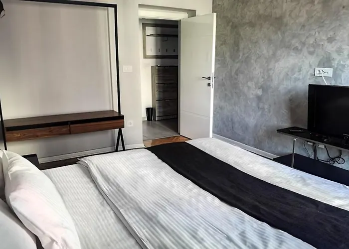 Nice Two Bedroom Apartment With Free Parking Belgrad