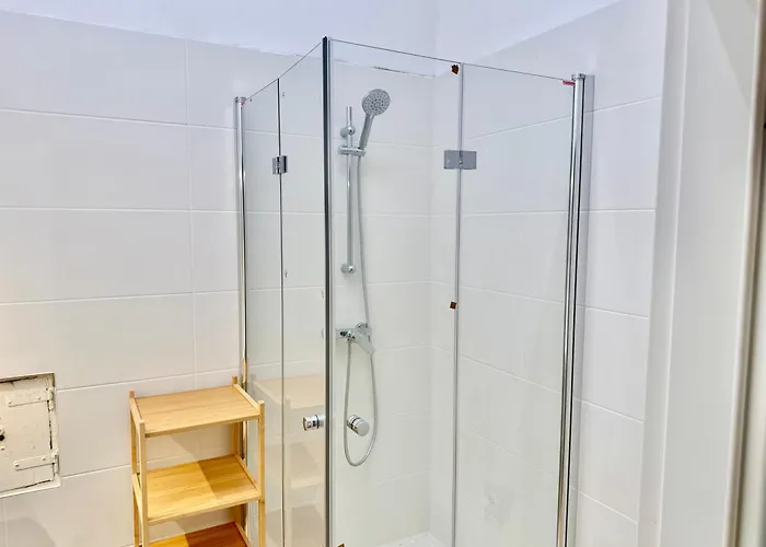4 Bedroom Apartment With Backyard Wien