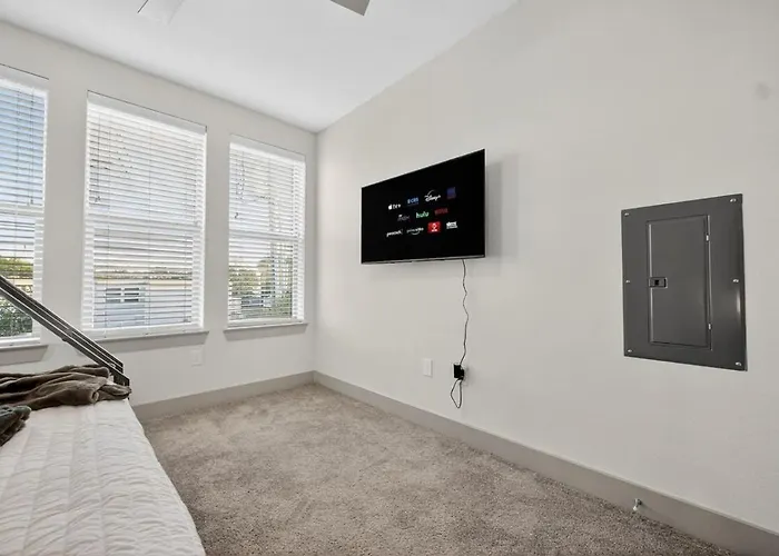Ferienwohnung Luxury 2Br Cedr Sprgs Area With Parking, Pool, Gym Dallas