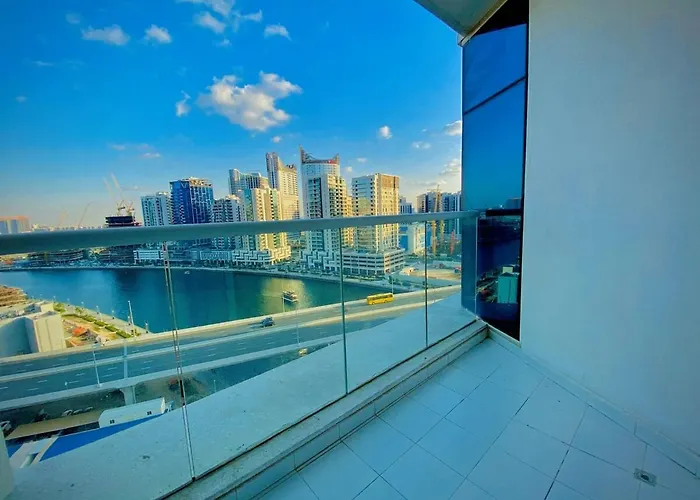 Amazing Canal View 2 Bedroom Sweet Retreat Dubai