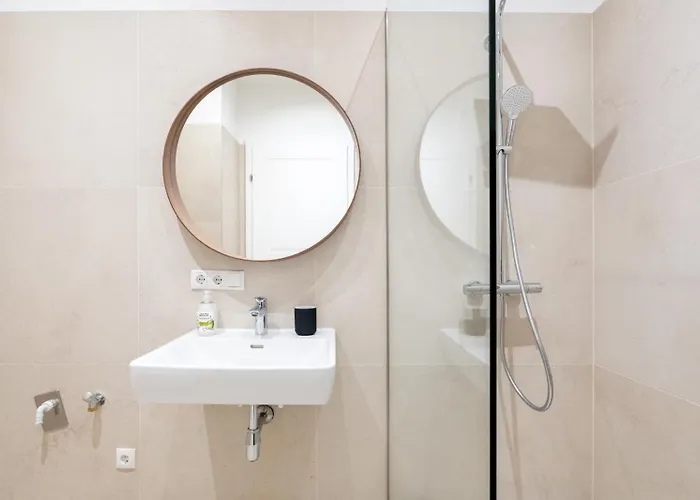 Modern Long-Term Apartment With Balcony Wien