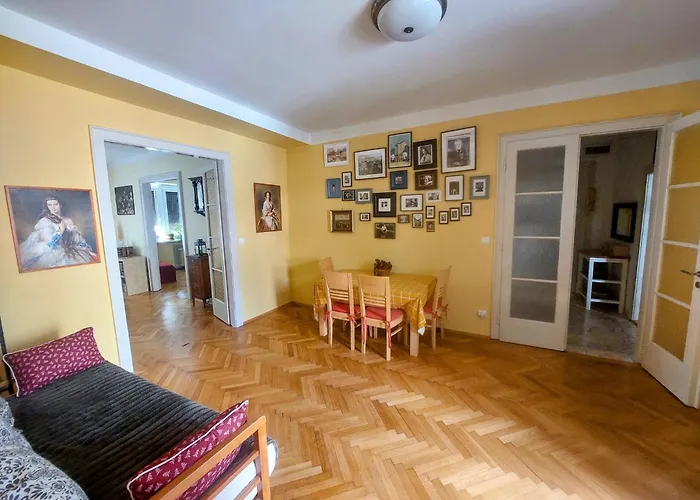 Spacious 118M 4Br Apartment, City Center, Grosslingova Pressburg