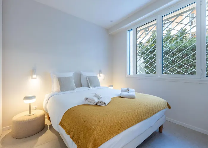 Modern 2 Chambres-Terrasse-Pointe Croistte-Palm Beach A2B267 Cannes