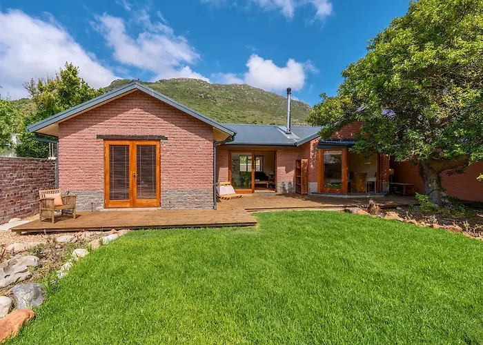 French Styled Family Cottage In Hout Bay