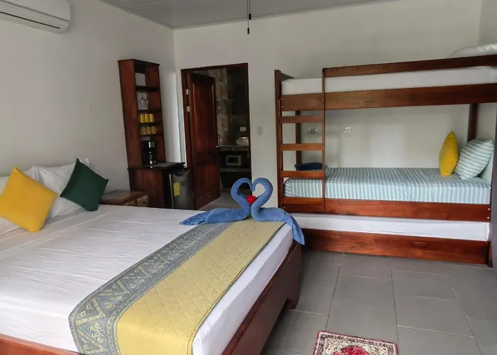 Hospedaje Casa Blanca Tortuguero