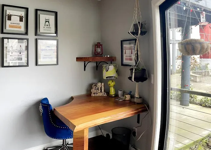 Waterfront Condo, 25Ft From Riverwalk, Pool & Hottub Portland