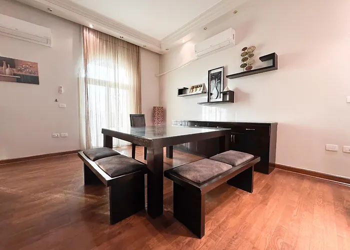 Chic 3Br Stay With Green Surroundings Kairo
