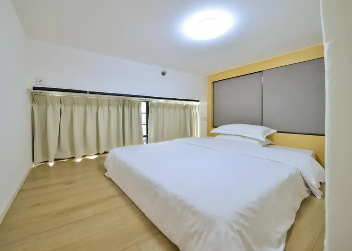 Ferienwohnung 天安云谷复式两房 近华为岗头深圳北等