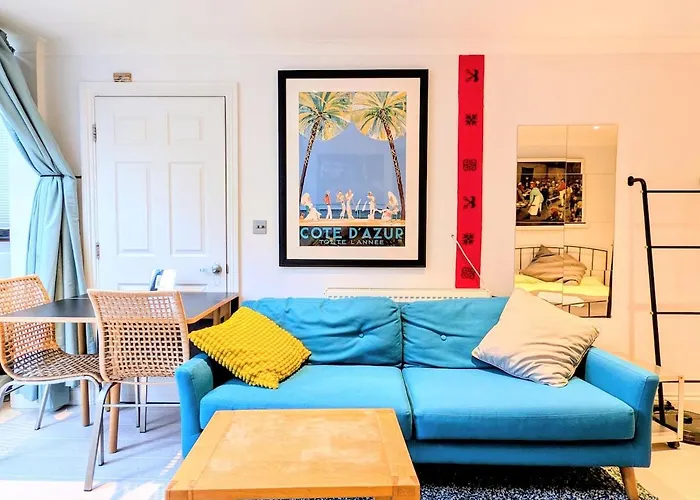 Quiet Studio Apartment - Hidden Hackney Mews, Outdoor Seating London