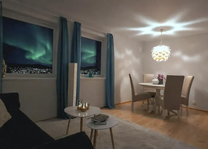 Hillside Top-Row Apartment, Stunning Views Tromsø