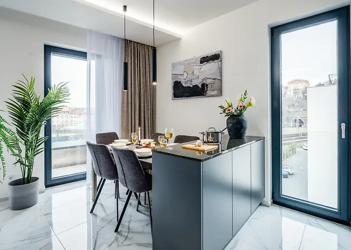 Prague Days - Two Bedroom Apartment With Garage, Ac, Terrace And Balcony In Vinohrady