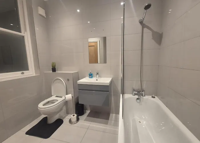 2Bed Ground Floor Apartment With Private Garden London