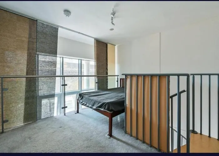 2 Bed 2 Bath Apartment Zone 1 London