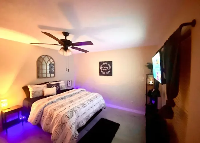 H-Town Vibe 2Bd Loft Next To It All! Houston