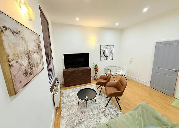 Stylish Flat Close To Station Zone 2 London