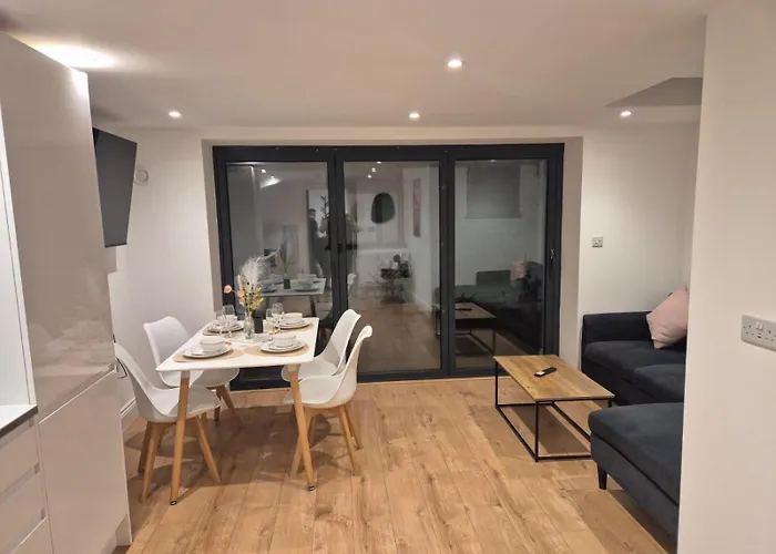2Bed Ground Floor Apartment With Private Garden London