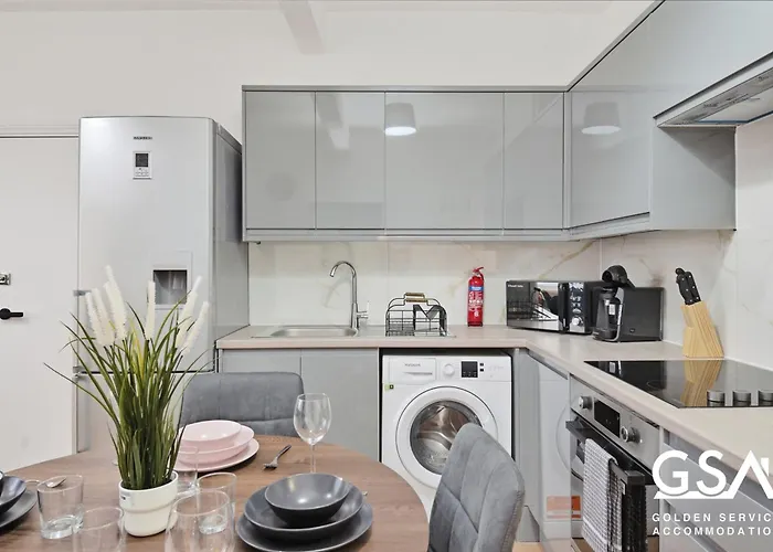 Stylish 2Br Flat By Golden Service Accommodation Holiday Lets Forest Gate London