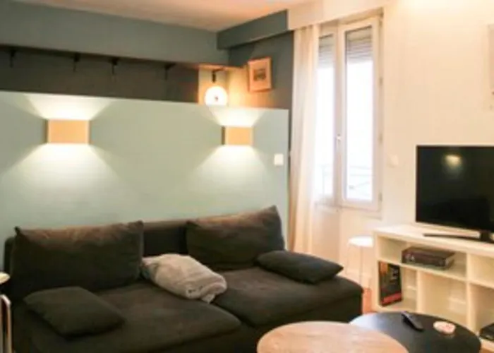 Bright Studio In The Heart Of Paris Well Located