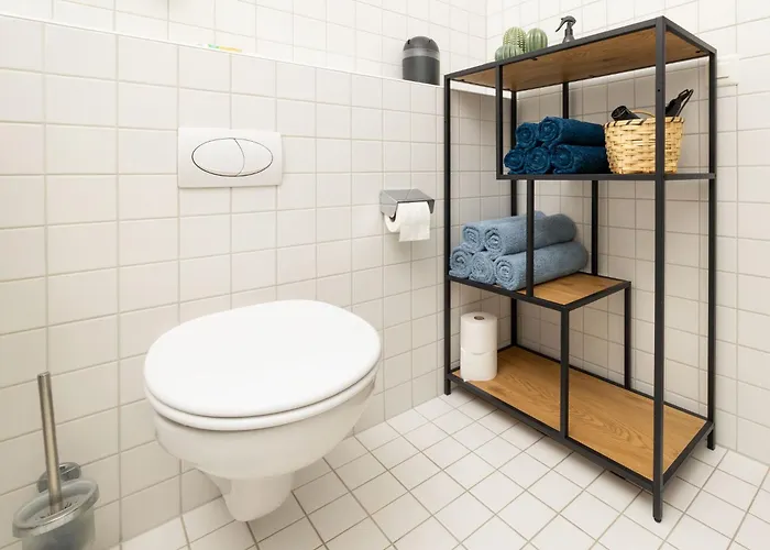 Bright Urban Retreat With Balcony, Workspace, Parking Zürich