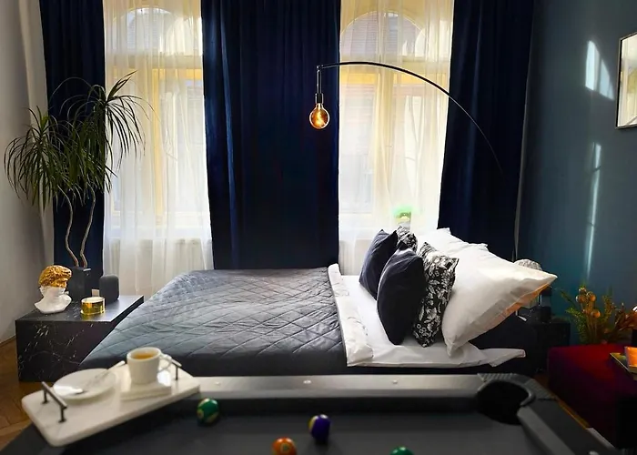 Twin Residence Retro-Cinematic Apartment In City Centre Prag