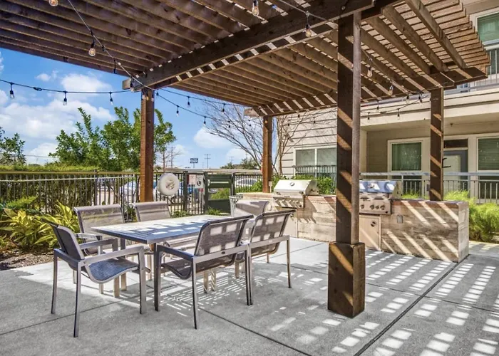 Landing Apartments - Republic At Alamo Heights San Antonio