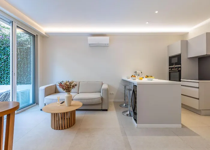 Modern 2 Chambres-Terrasse-Pointe Croistte-Palm Beach A2B267 Cannes