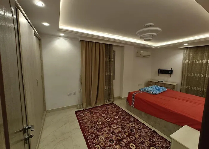 Modern 3-Bedroom Apartment Near Airport, New Cairo & Pyramids
