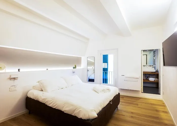 Arno Charm Stay - San Frediano - Florence Italy