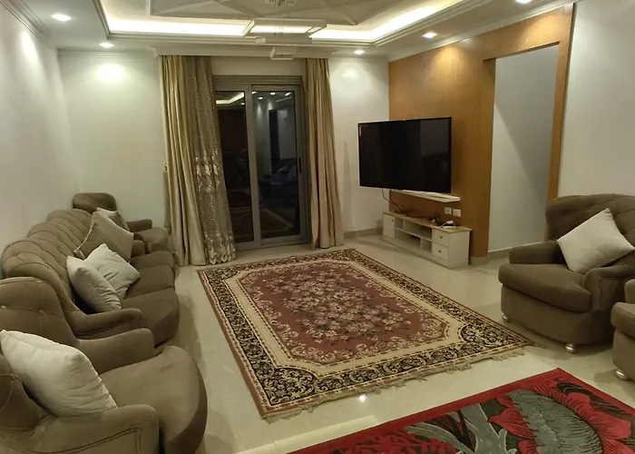 Modern 3-Bedroom Apartment Near Airport, New Cairo & Pyramids