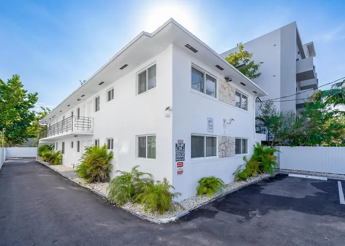 Riverside Retreat Skyline Views & Beach Nearby Miami