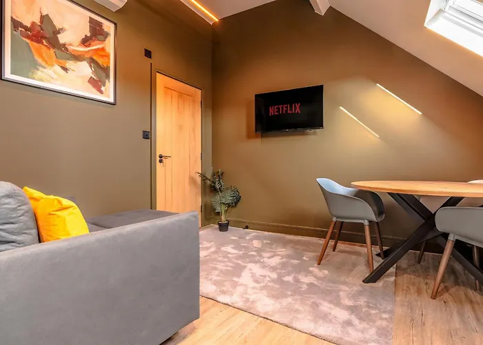 Ferienwohnung High Street Hideaway, Private Entrance, Parking Bristol