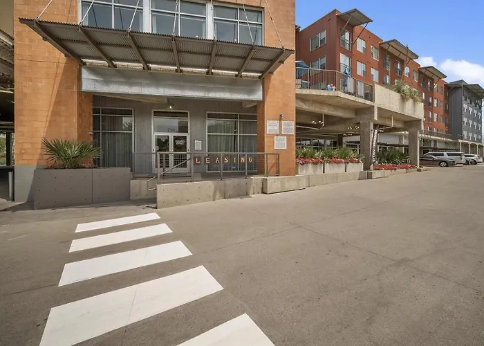 Landing Apartments - Lofts At Sylvan Thirty Dallas