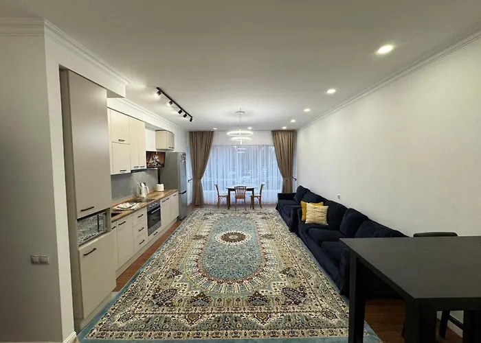 Spacious Apartment In Center Of Almaty