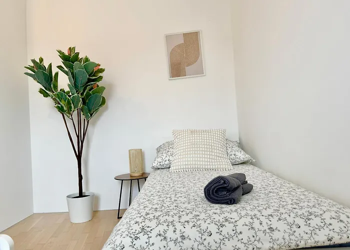 Stylish 4-Room Apartment With Free Parking Wien