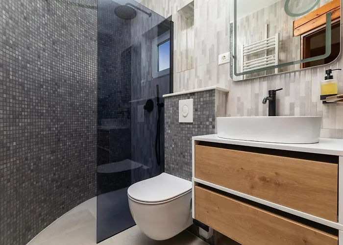 Apartments With Parking Space Brela, Makarska - 789