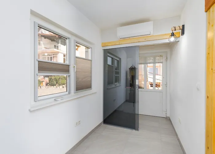 Apartments With Parking Space Brela, Makarska - 789