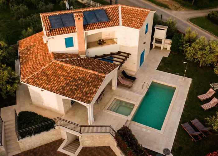Beautiful Villa Torre I With Whirlpool In Tar Tar-Vabriga