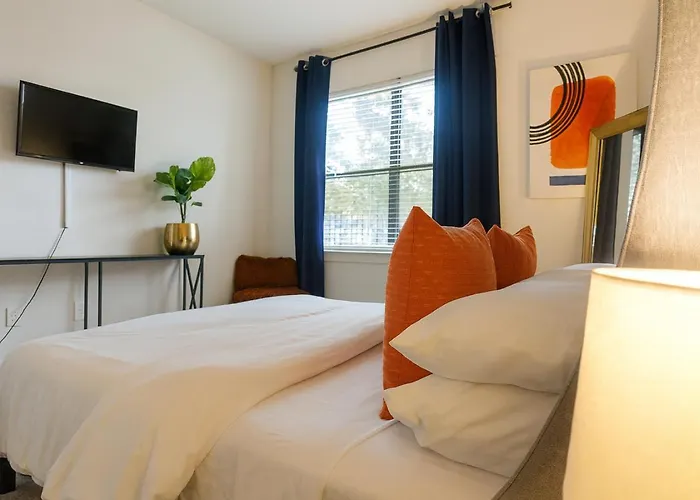 City Chic Retreat Experience The Best Of Urban Living! Houston