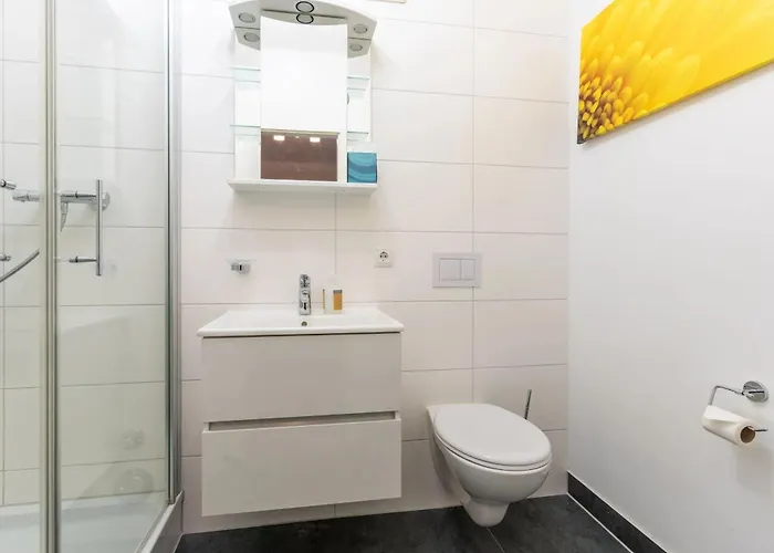 Villa Strandidyll Ap 10, Balkon mit Meerblick, Strandkorb Binz