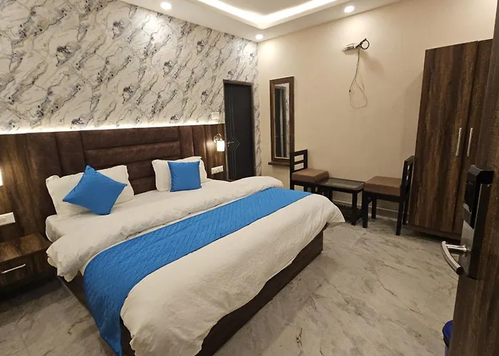 Hotel Cherry Blossom Varanasi