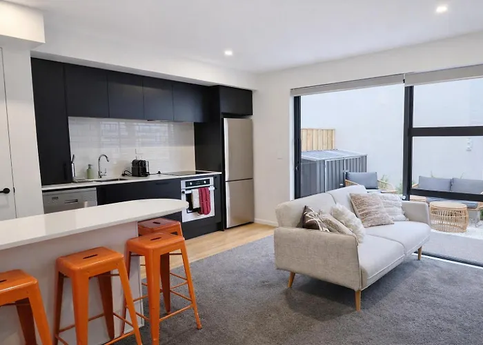 Luxury 2 Bed 2 Bath Townhouse Central Christchurch