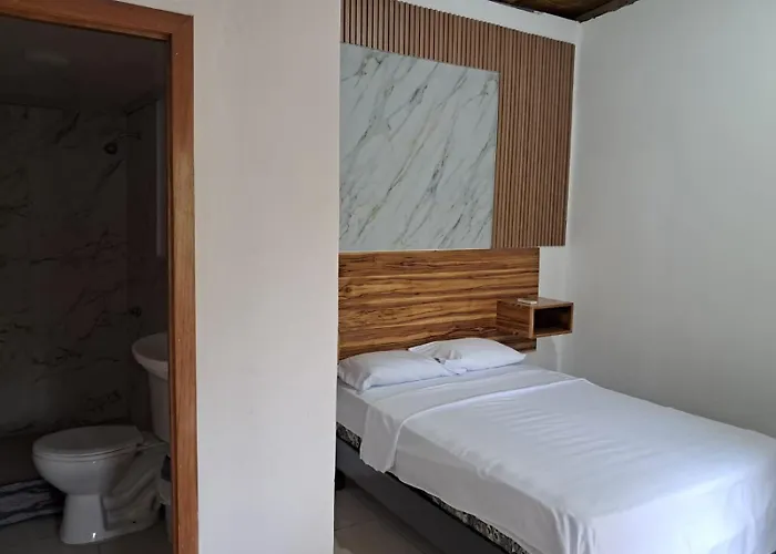 Piscinacascolhostal Puerto López