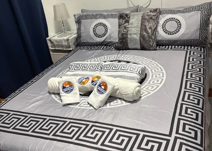 1 Bedroom Condo Unit For 4 With Balcony, Pool, Wifi At Newport Across Naia T3 Manila