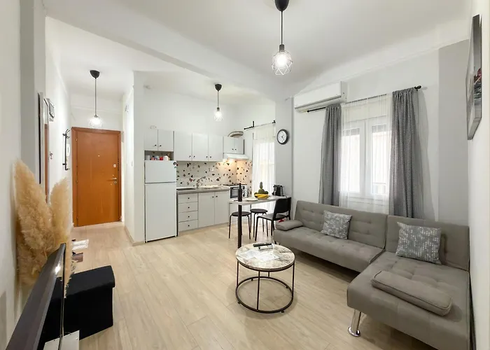 Ferienwohnung Stylish Retreat In The Heart Of Thessaloniki