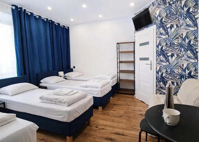 Hostel Helvetia - Private Rooms In City Center Warschau