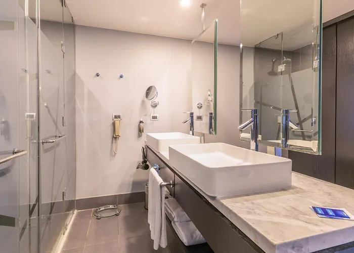 Hotel Wyndham Santiago Pettra