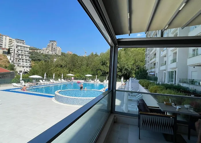 Status-M Apartments 100 Bečići